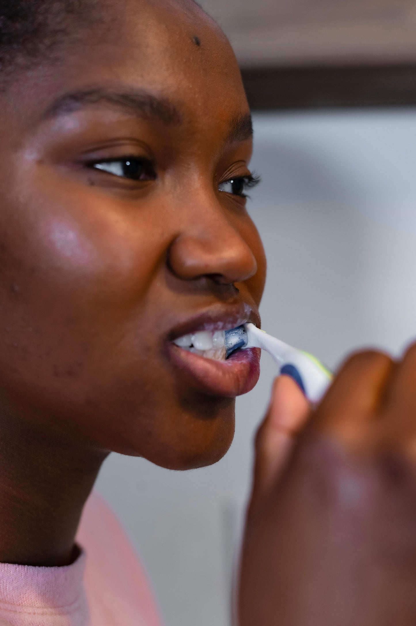 V34 dentifrice blanchissant les dents